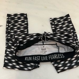 Nike Dri-fit Cropped Capri Leggings - Small